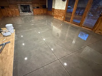 Full Broadcast Flake Flooring